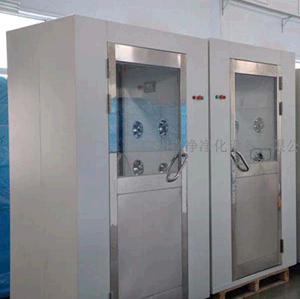 風淋室是人員進出潔凈室所必需的通道并同時起到氣閘室密閉潔凈室的作用。